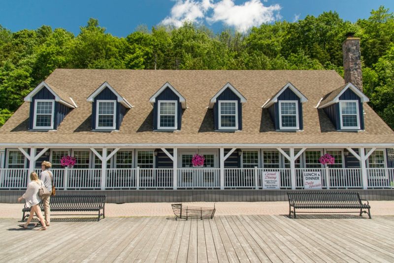 Le restaurant du Capitaine Roberts, vue du quai