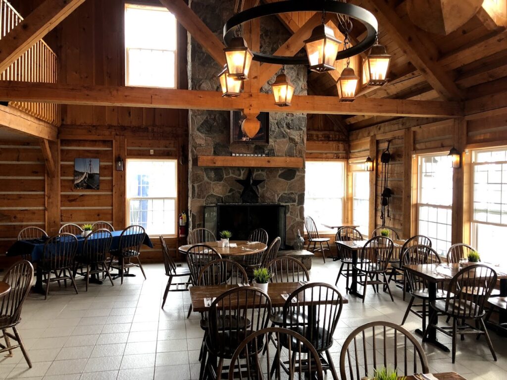2018-11-14 Interior of Captains Roberts' Tables seating