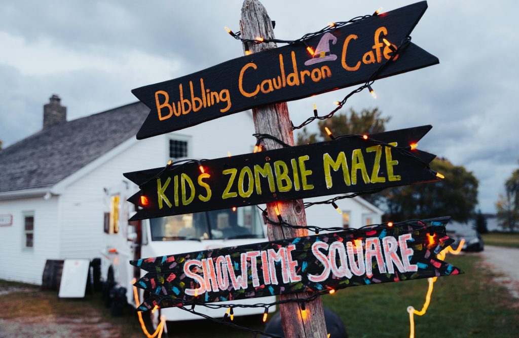 EDCNS_Fall2022_PumpkinfernoEvent_Web-59-1024x666 Directional signage at Pumpkinferno at Discovery Harbour